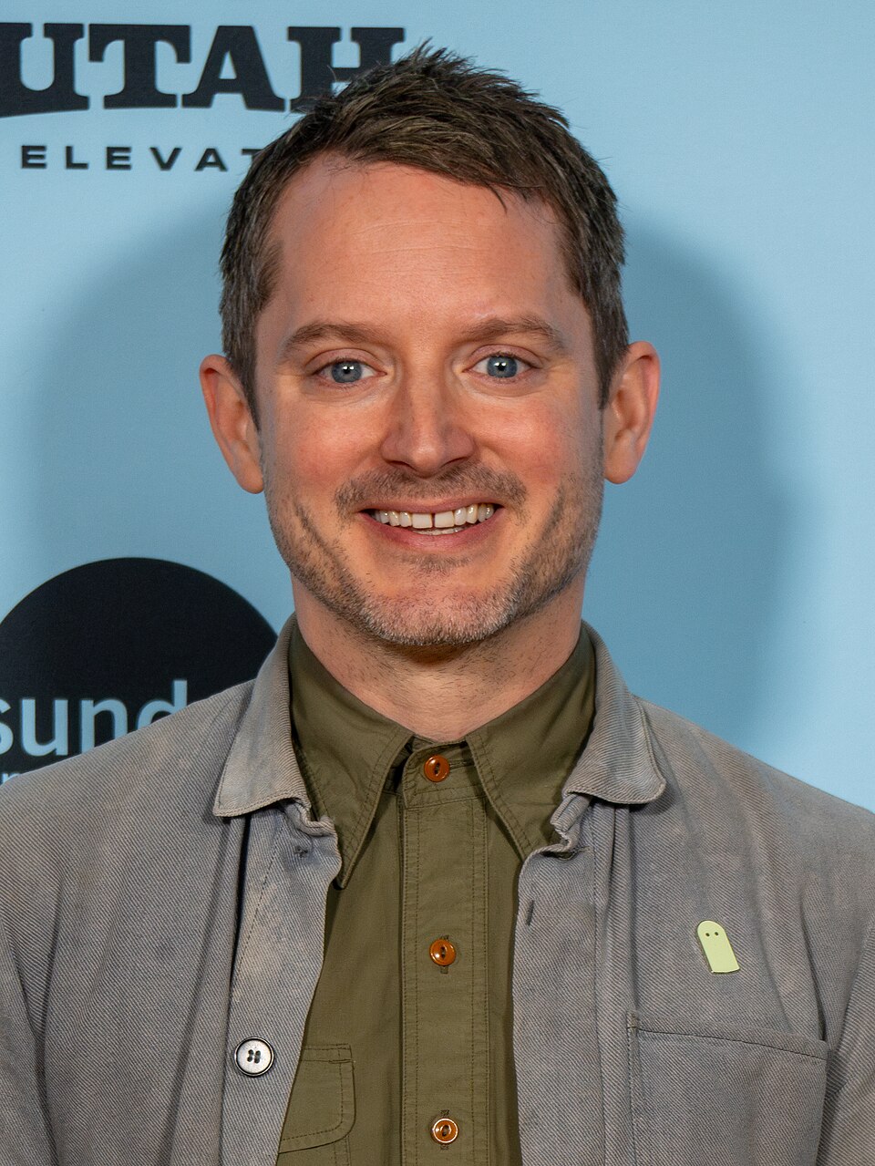 The Hobbit Star Elijah Wood Begins His Own LOTR Book Journey